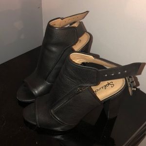 Splendid black zipper detail booties